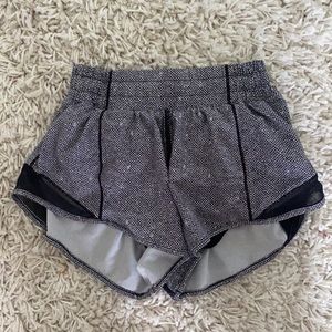 Lululemon Hotty Hot Shorts 2.5”